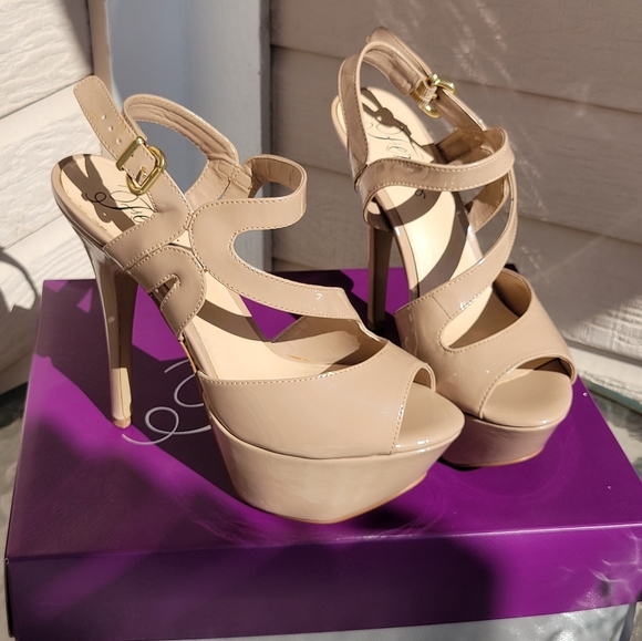 Fergie nude strapy high heel